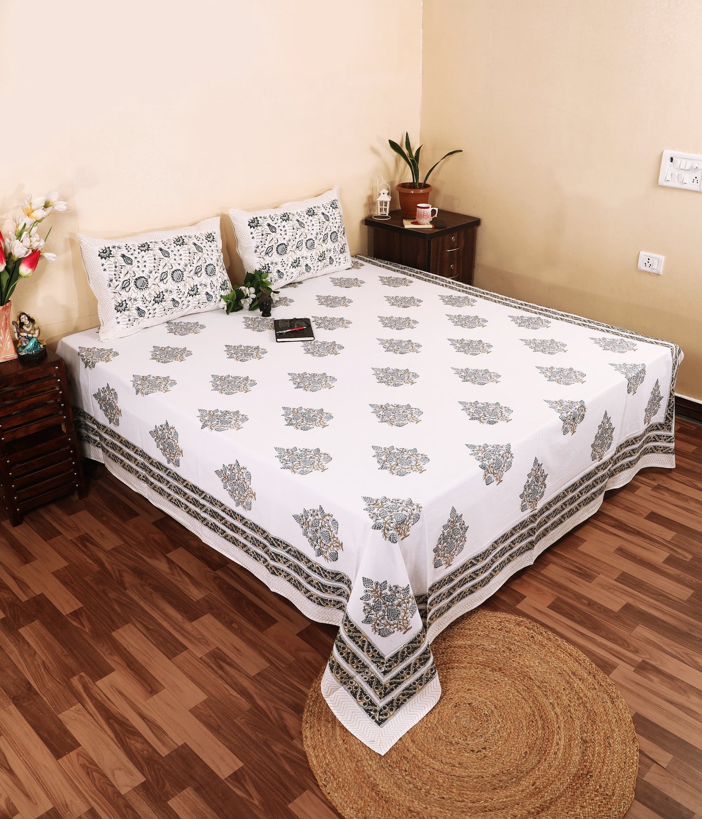 Sunehri Bagh / Golden Grove Bedsheet
