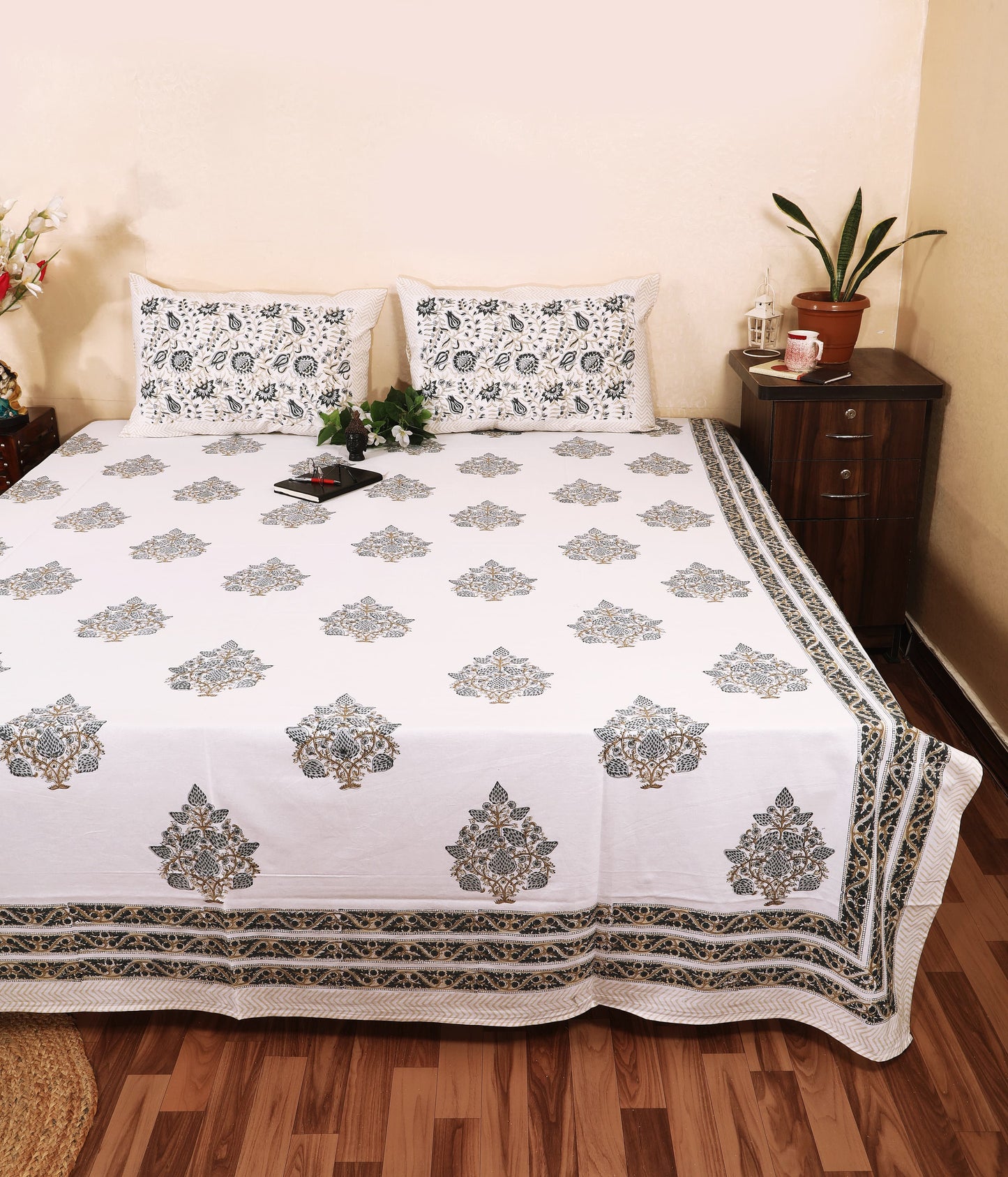 Sunehri Bagh / Golden Grove Bedsheet