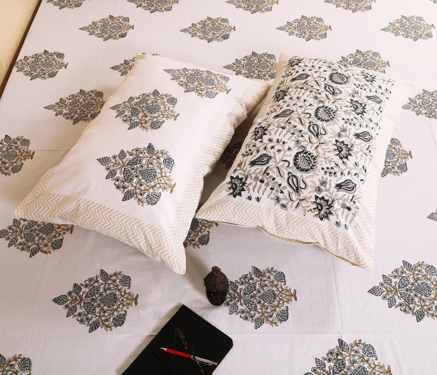 Sunehri Bagh / Golden Grove Bedsheet