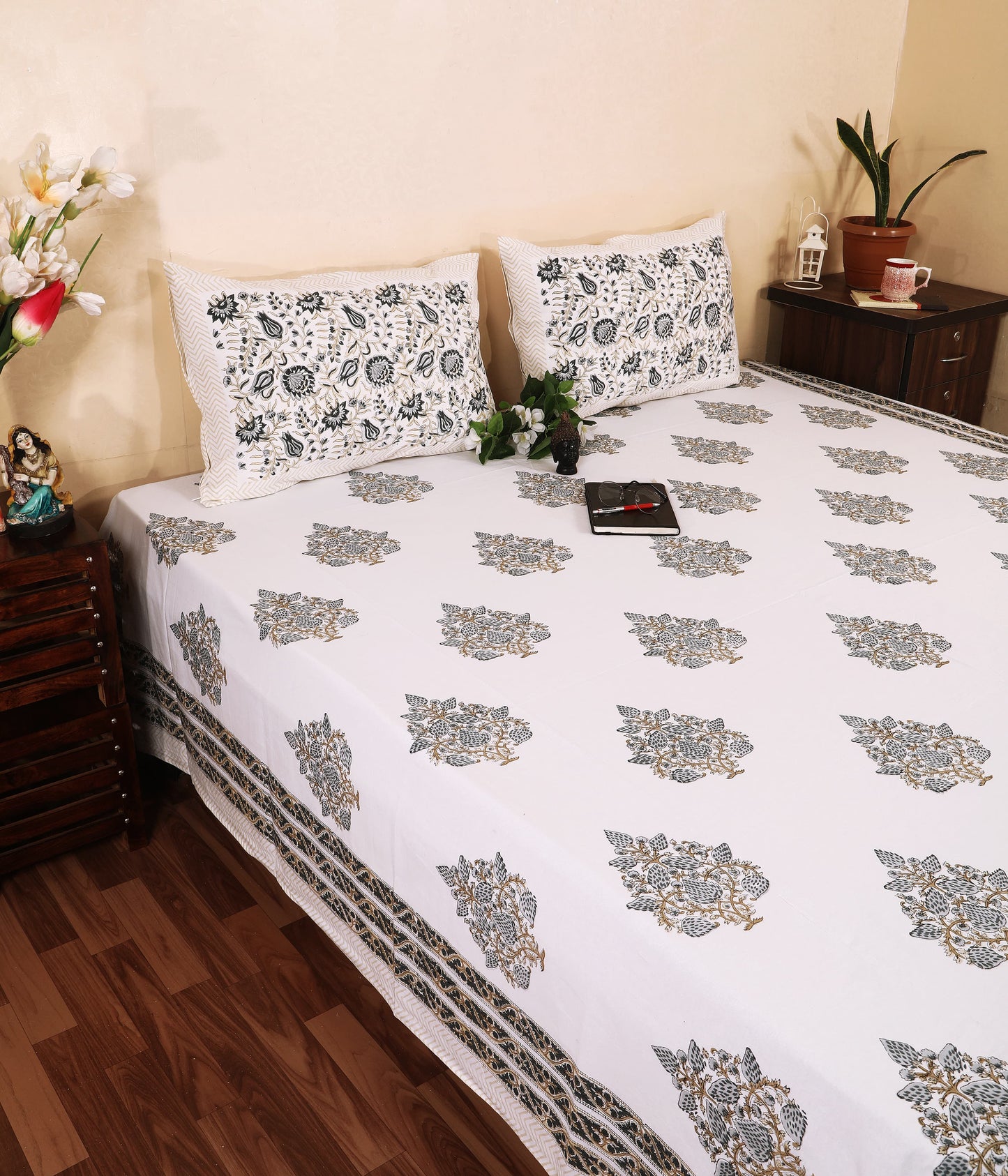 Sunehri Bagh / Golden Grove Bedsheet