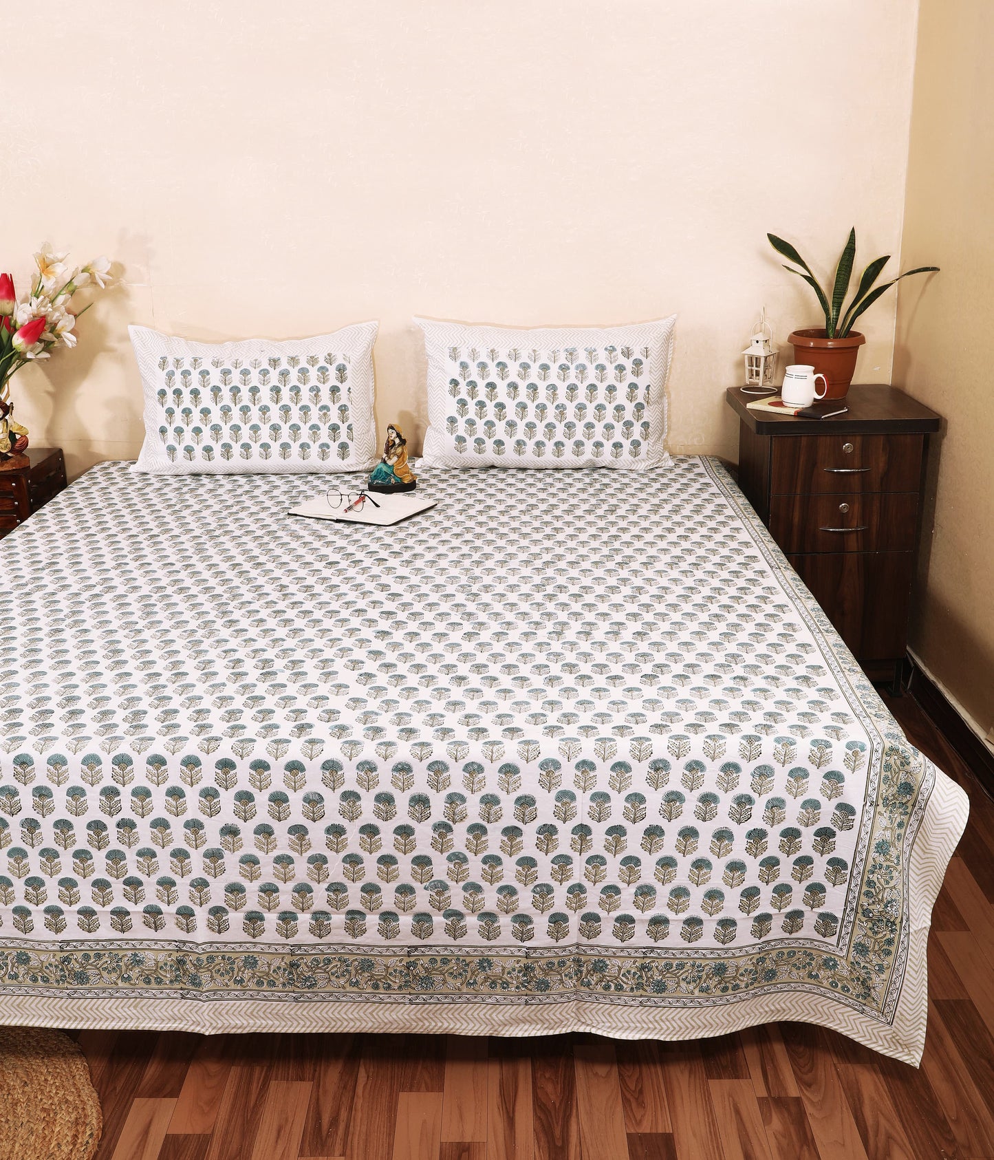 THE HIGHMOUR BLOOMLINE collection bedsheet in block print from Jaipur, made of pure cotton, featuring elegant floral designs