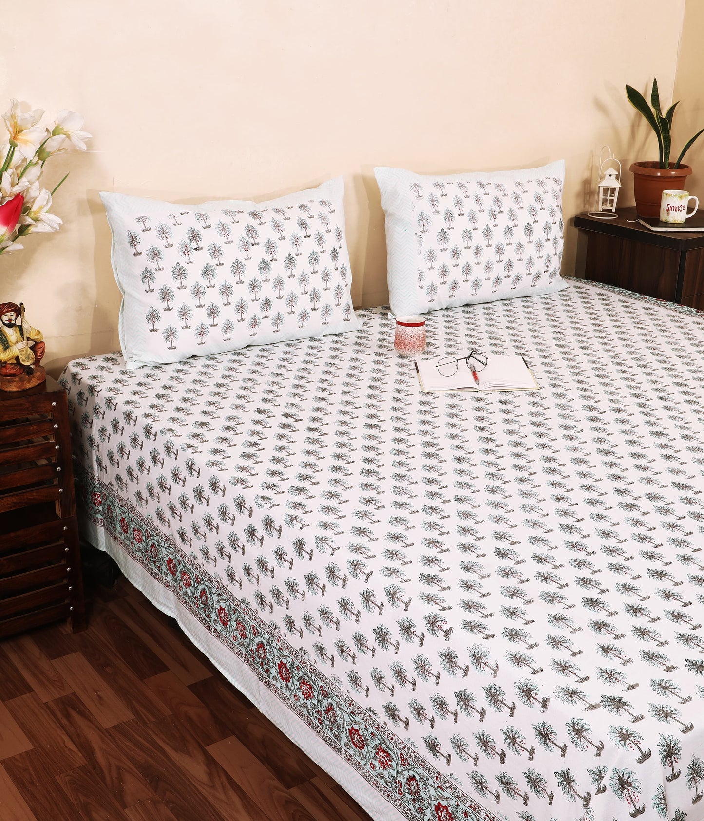 THE HIGHMOUR BLOOMLINE collection bedsheet with block print from Jaipur, made of pure cotton for comfort