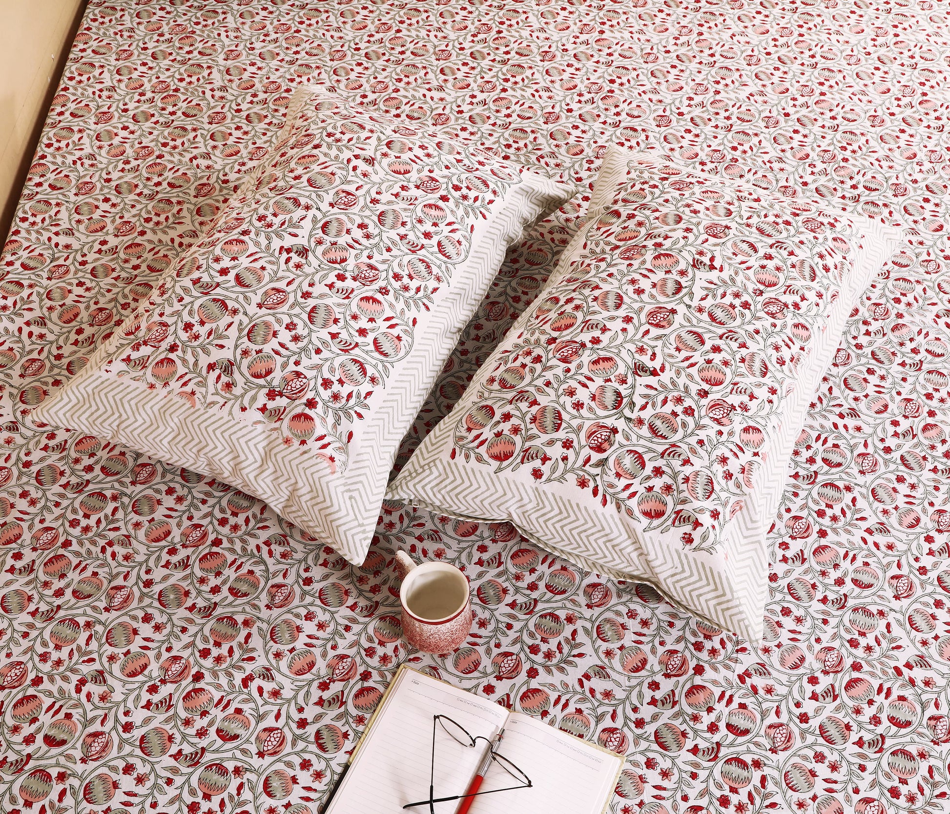THE HIGHMOUR BLOOMLINE collection bedsheet in block print from Jaipur, made of pure cotton with matching pillows