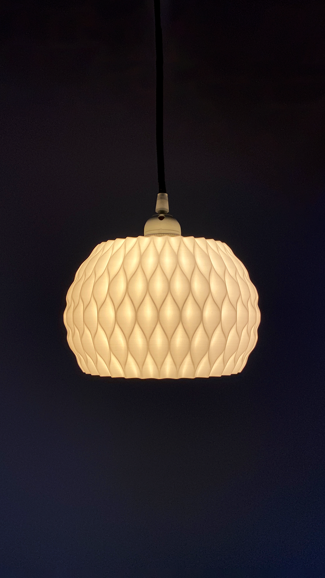 Wavy Lamp – Sculptural 3D-Printed Ceiling Light
