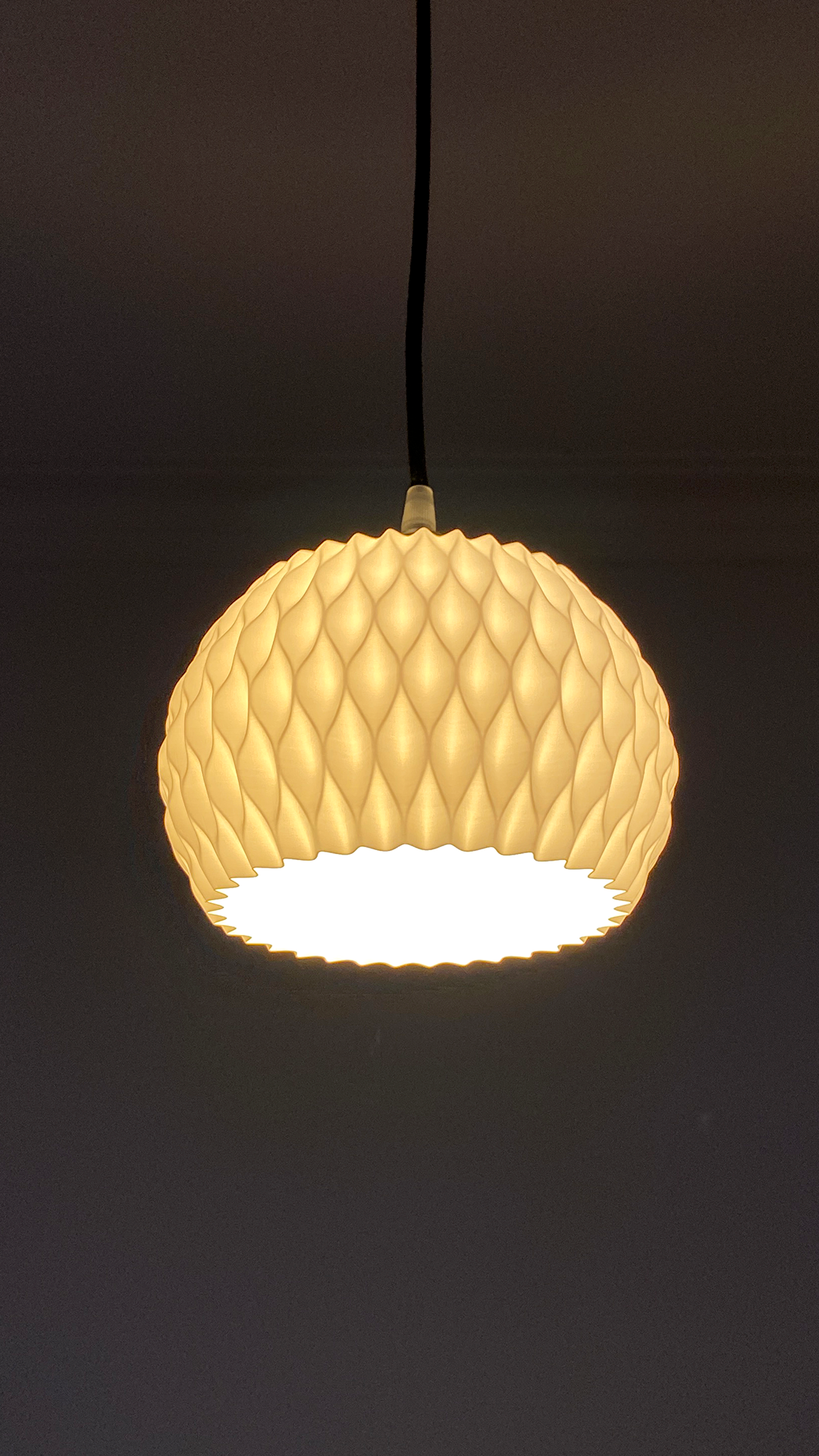 Wavy Lamp – Sculptural 3D-Printed Ceiling Light